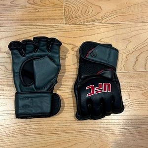 UFC Sparing Gloves S